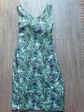 Beautiful green vintagey floral dress